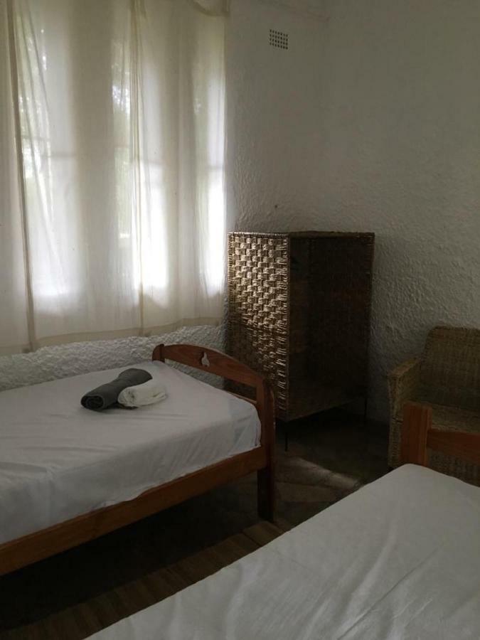 Хостел Nyangombe Backpackers Kwekwe Екстер'єр фото