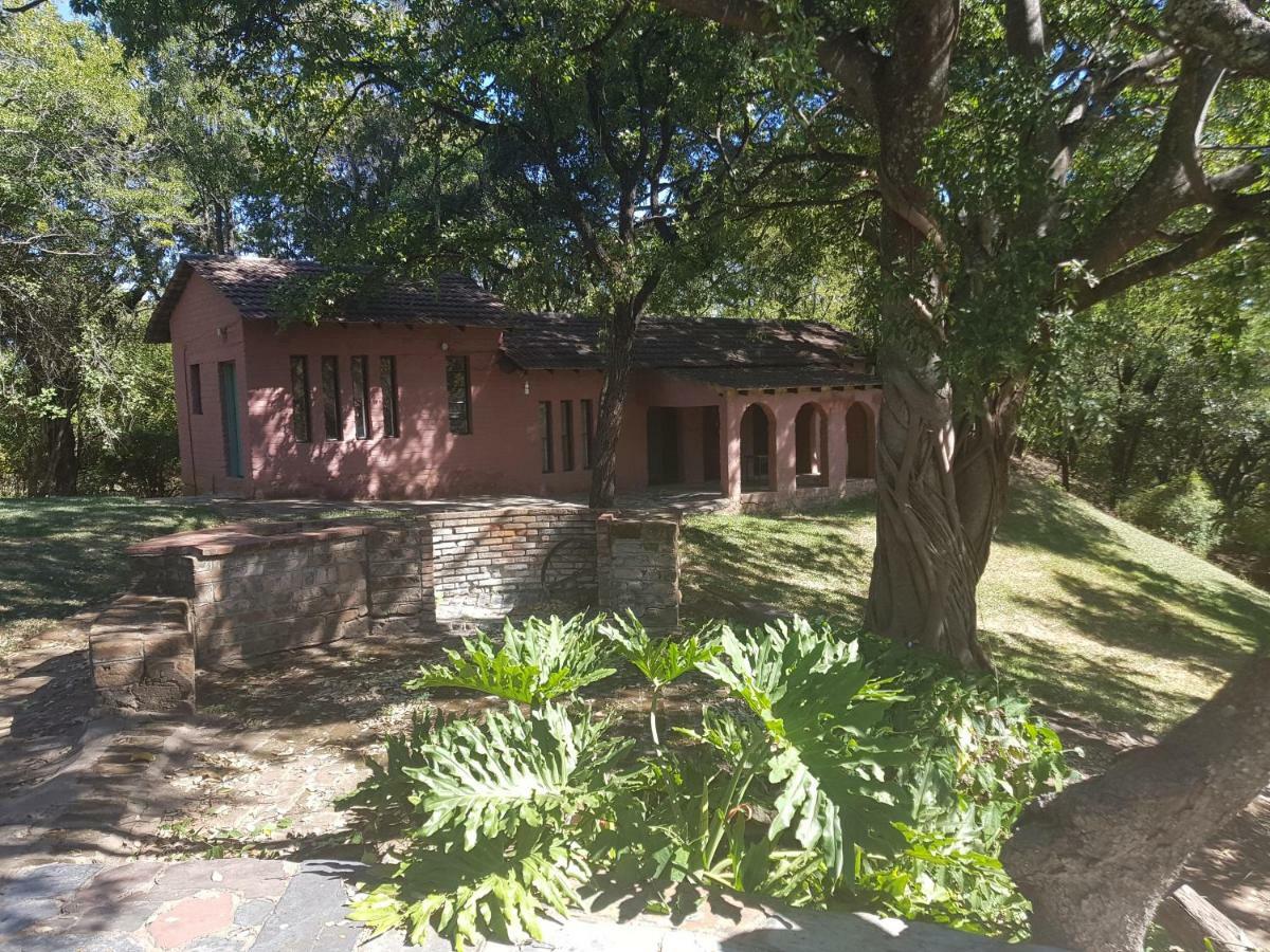 Хостел Nyangombe Backpackers Kwekwe Екстер'єр фото