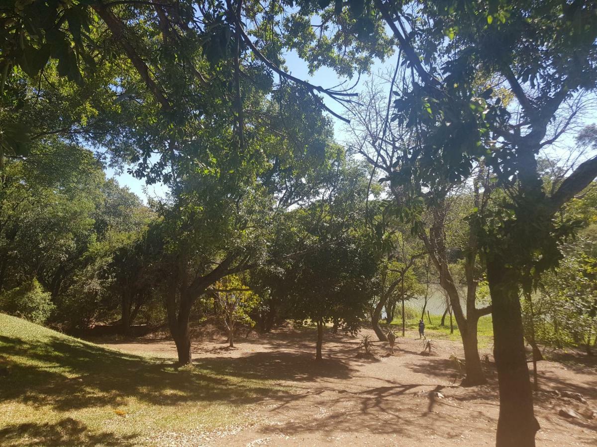 Хостел Nyangombe Backpackers Kwekwe Екстер'єр фото